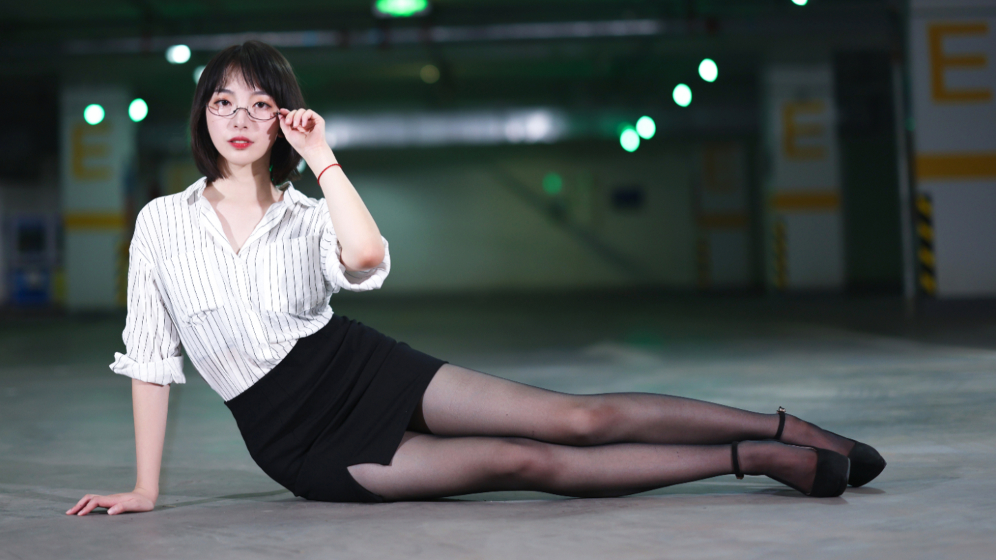 深夜车库蹦迪!超性感眼镜娘Tumbs Up!【潇湘】